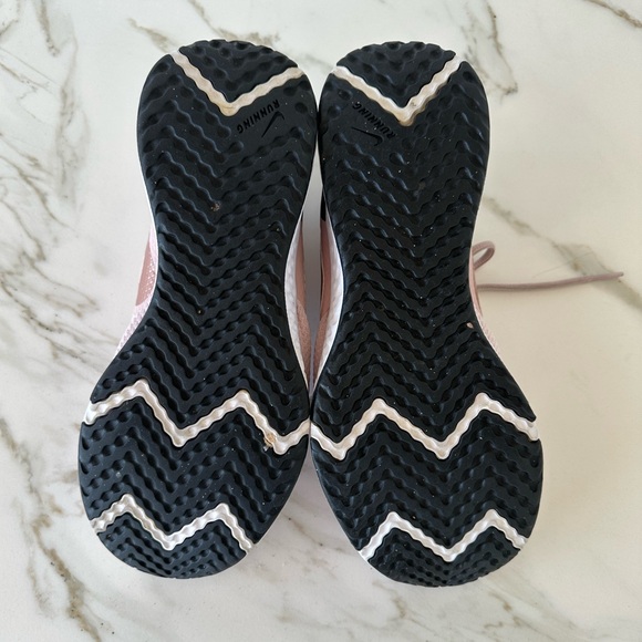 Nike Women's Revolution 5 Athletic Shoe-BQ3207-600, Size 9.5 - Picture 10 of 10